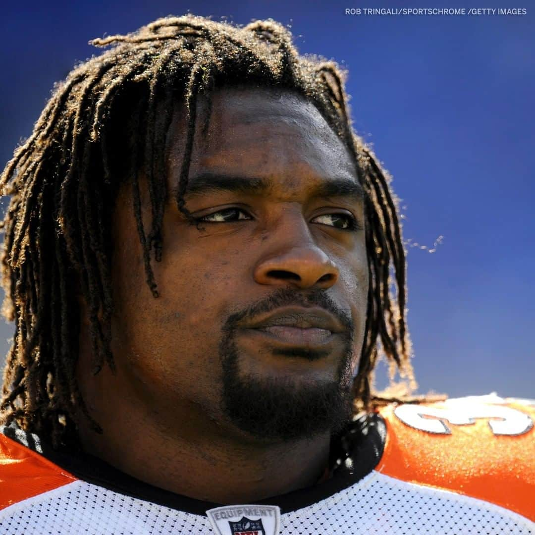 espnさんのインスタグラム写真 - (espnInstagram)「Former University of Texas and NFL running back Cedric Benson, one of the most prolific rushers in NCAA history, has died in a motorcycle accident in Texas. He was 36.」8月19日 2時07分 - espn