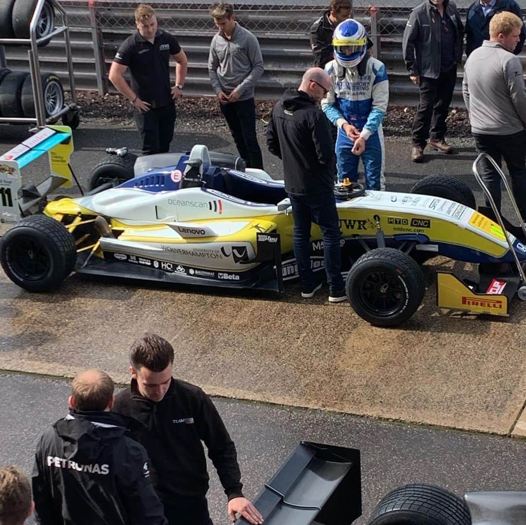 ジェイク・フラニガンさんのインスタグラム写真 - (ジェイク・フラニガンInstagram)「Quality day with the old man at Silverstone watching the F3 Thanks again @sk_racing . Always a pleasure watching you tear it up! Class driver 🏎🏁」8月19日 2時23分 - jakeflannigan