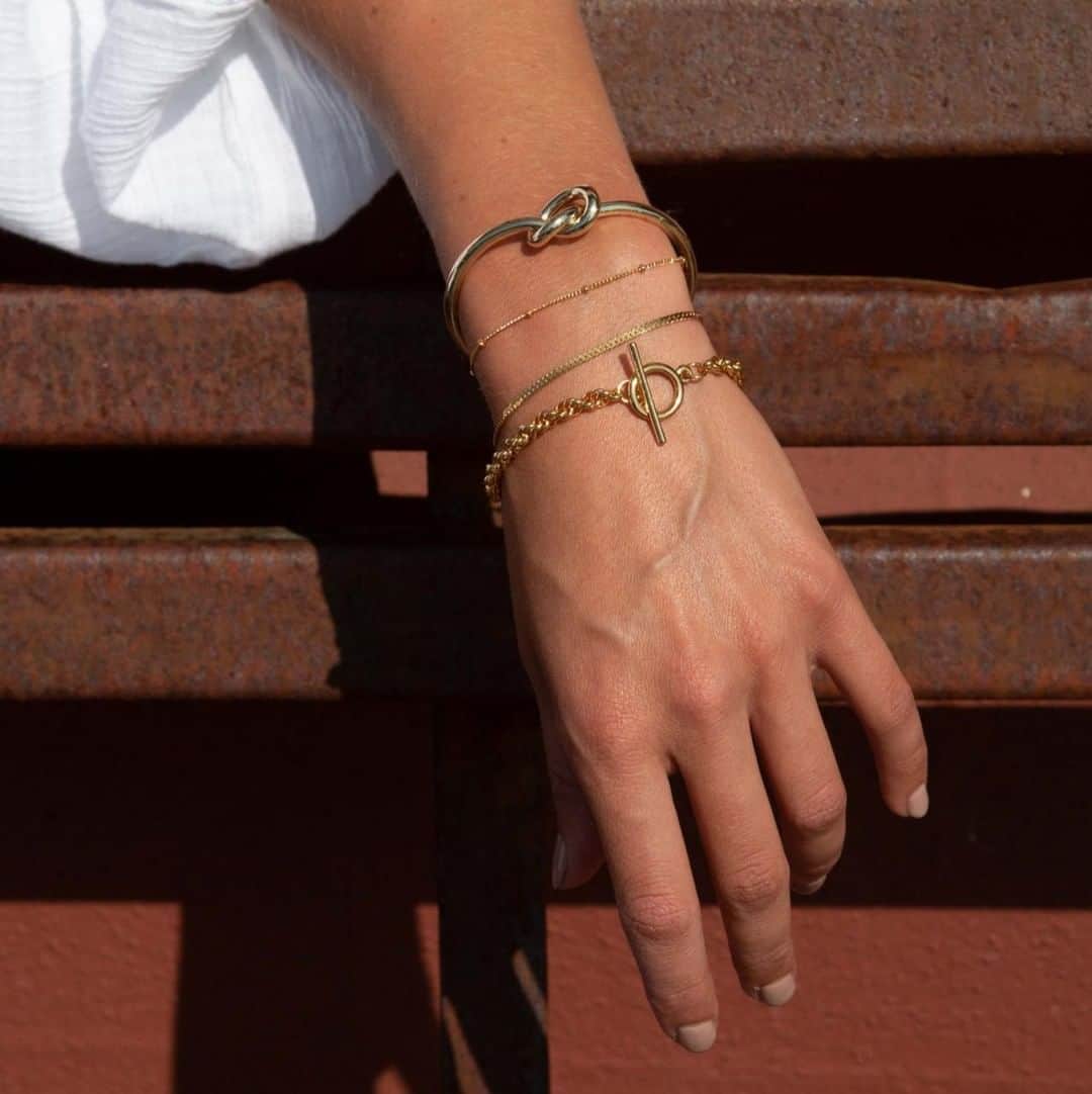 オレリアさんのインスタグラム写真 - (オレリアInstagram)「Stack up your bangles and bracelets for an everyday on- trend look! ⁠ ⁠ #oreliajewellery #oreliaaccessories #wristwear #bangles #stacking⁠ ⁠」8月19日 2時25分 - oreliajewellery