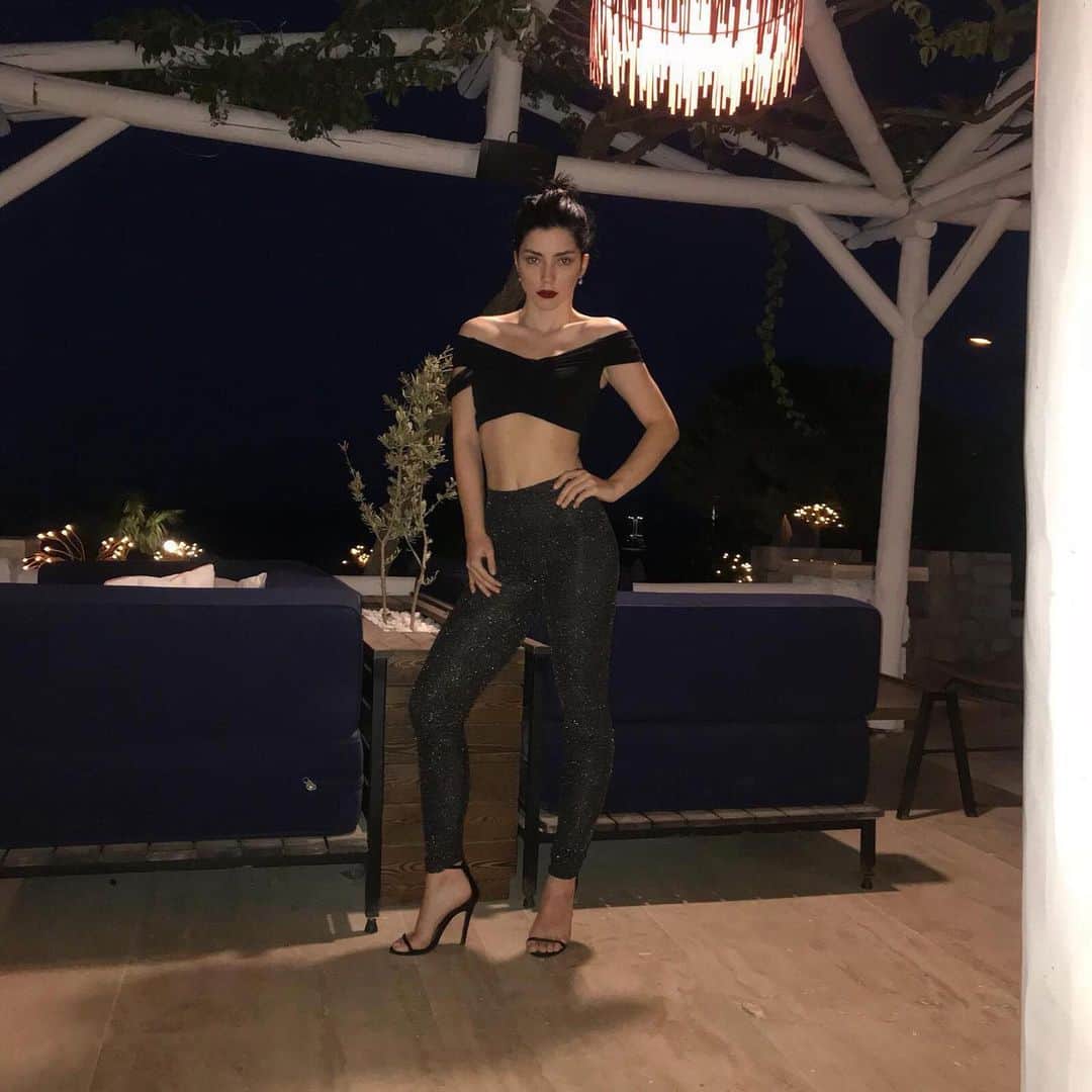 Merve Boluğurのインスタグラム：「Alırım bir dal dudaklarından🔥」