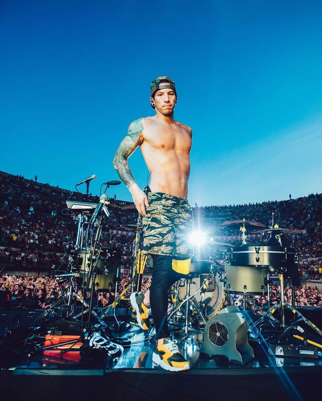 ジョシュ・ダンのインスタグラム：「some photos of your son at work in france」