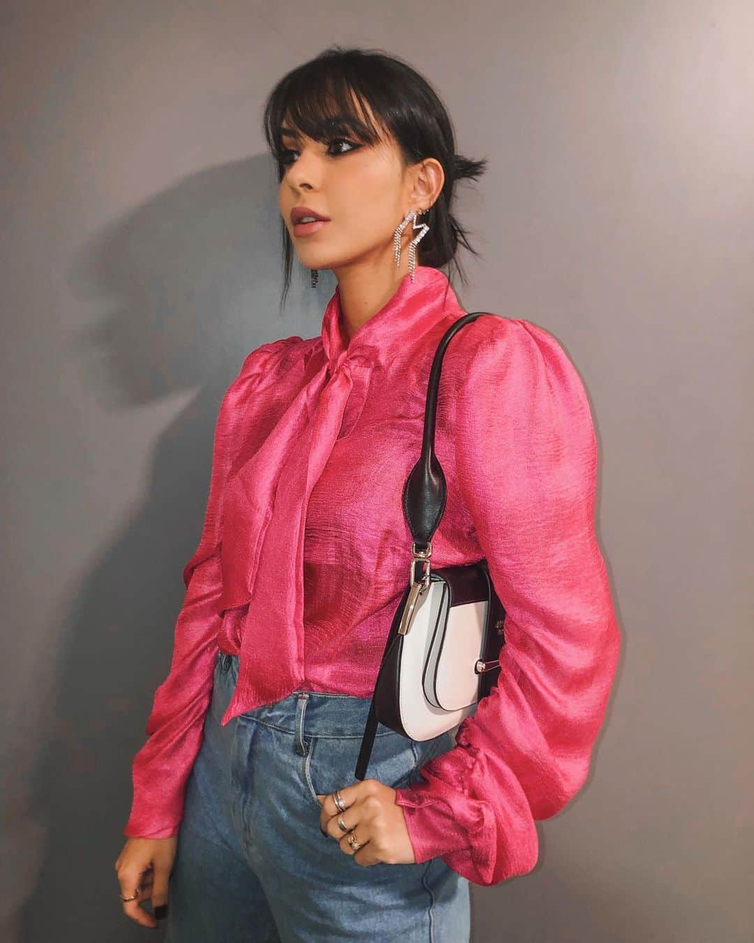 Gabriela Salesのインスタグラム：「Eu olhando Uó tirando minhas coisas do guarda-roupa dele 😂😂」