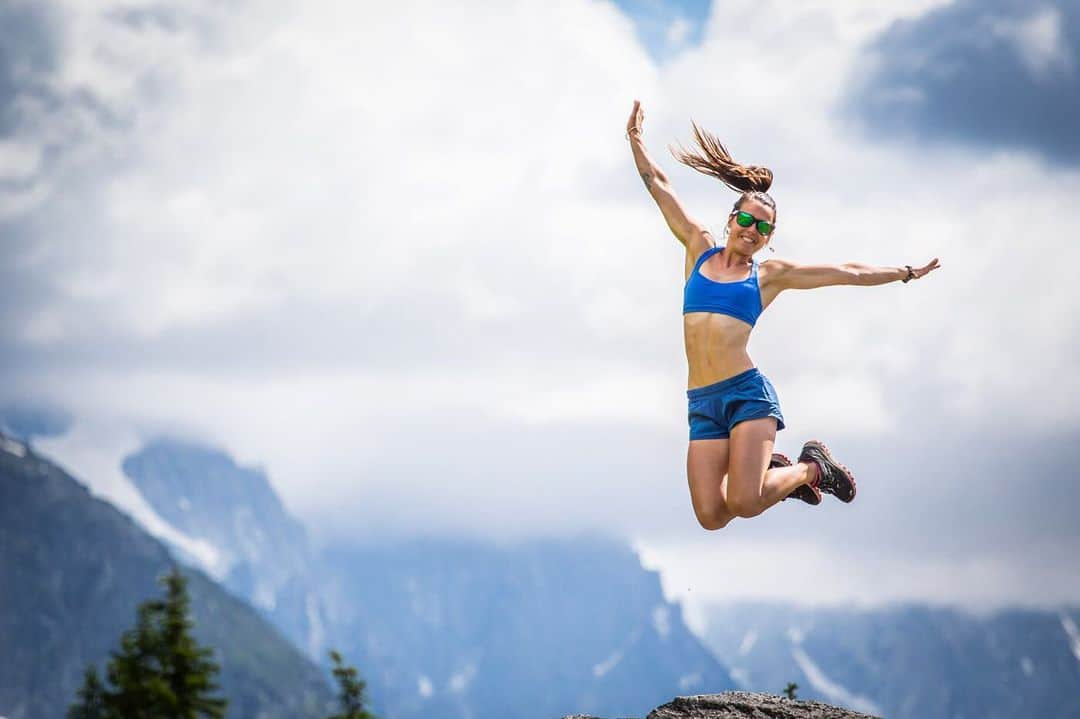 マチルド・ベセーラさんのインスタグラム写真 - (マチルド・ベセーラInstagram)「La montagne me donne des ailes...! J’ai même cru un instant que j’avais de la détente 😂 Alors, combien d’essais pour réussir cette photo? 😄 . Mountains give me wings...! And for a brief moment I even thought I could jump high 😂 The real question is: how many tries did it take to get that picture? 😄 . 📸 @thom_ferry . @thenorthfaceuk | @scarpafrance | @arkose.climbing | @wildcountry_official | @mytendon | @hondafrance | @cpa_performance . #hiking #montblanc #chamonix #mountains #moutainlovers #alpinebabes #hikingadventures #hikinglife #adventurelife #hikinggirl #climbinggirl #natureaddict #ourplanetdaily #naturephotography #naturebeauty #naturelovers #adventuregirl #adventuretime #mothernature #wellness #blissful #landscape #wanderwomeninc #wanderlust #happylife #outdoors #neverstopexploring #followyourdreams #womenwhoexplore」8月19日 2時57分 - mathildebecerra