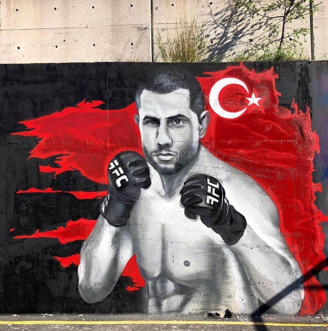 グーカン・サキさんのインスタグラム写真 - (グーカン・サキInstagram)「More and more gyms in Turkey are having HUGE wall drawings of me. Thankful and honored 🙌 🇹🇷🇹🇷🇹🇷🇹🇷 #istanbul #mma #kickboxing #gokhansaki #turkije #turkiye #fighting #turkey」8月19日 3時06分 - gokhansaki