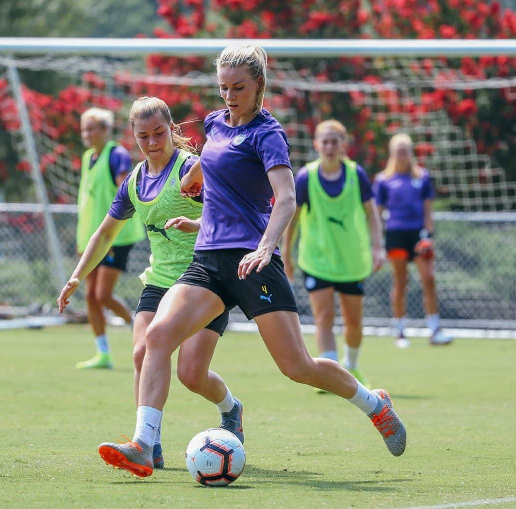 ジェンマ・ボナーのインスタグラム：「Final game @iccwomen ... let’s go 💜」