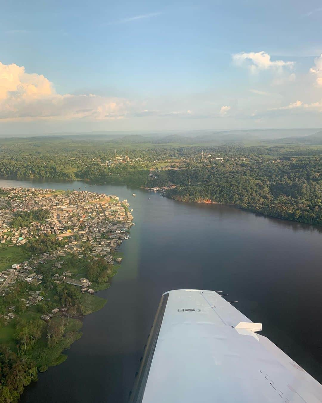 ルーカス・ディ・グラッシさんのインスタグラム写真 - (ルーカス・ディ・グラッシInstagram)「The sheer size of the #Amazon is mesmerizing.. In one weekend I visited #Belem #Santarem #AlterdoChao #MonteDourado #Jari and others. I spoke to government and local people. I saw thousands of km of river and jungle, and this is just one tiny little bit. If you have the chance #VisitAmazon It is unique and we have to preserve its beauty while helping local people prosper. ——— 🇧🇷 Esse fds eu visitei pela primeira vez à Amazônia. Fui em varias cidades e conversei com governo, agricultores e o povo que vive da floresta. Amazônia precisa ser preservada, é algo único, indescritível. E ao mesmo tempo o povo local precisa prosperar.🇧🇷」8月19日 3時10分 - lucasdigrassi