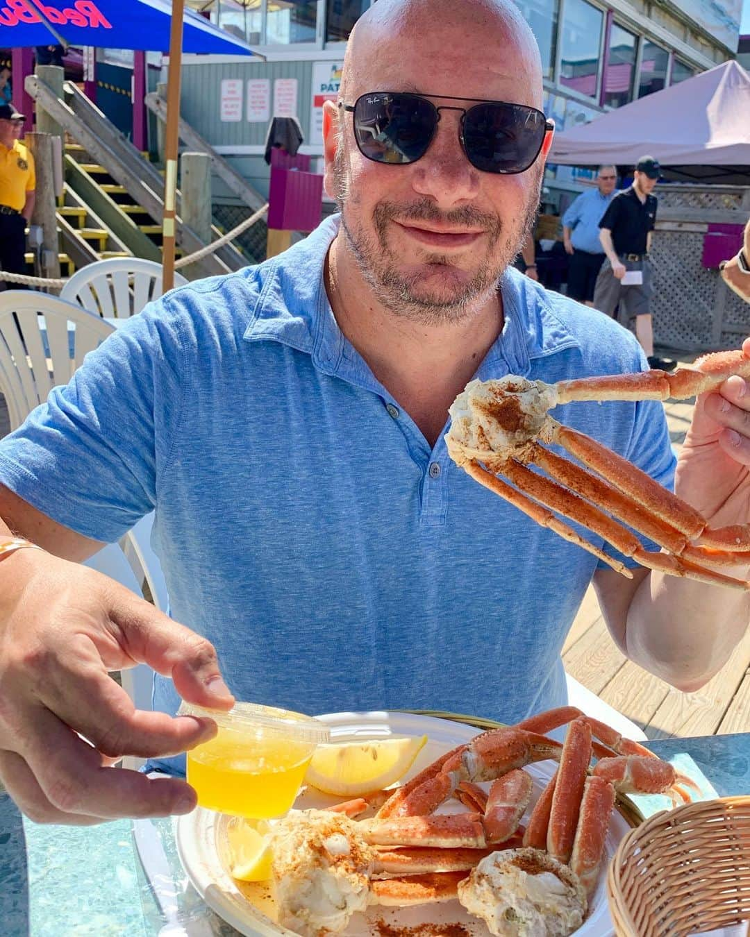 ジェフリー・ロスさんのインスタグラム写真 - (ジェフリー・ロスInstagram)「My doctor told me I’m not getting enough melted butter on my crab legs. 🦀」8月19日 3時13分 - therealjeffreyross