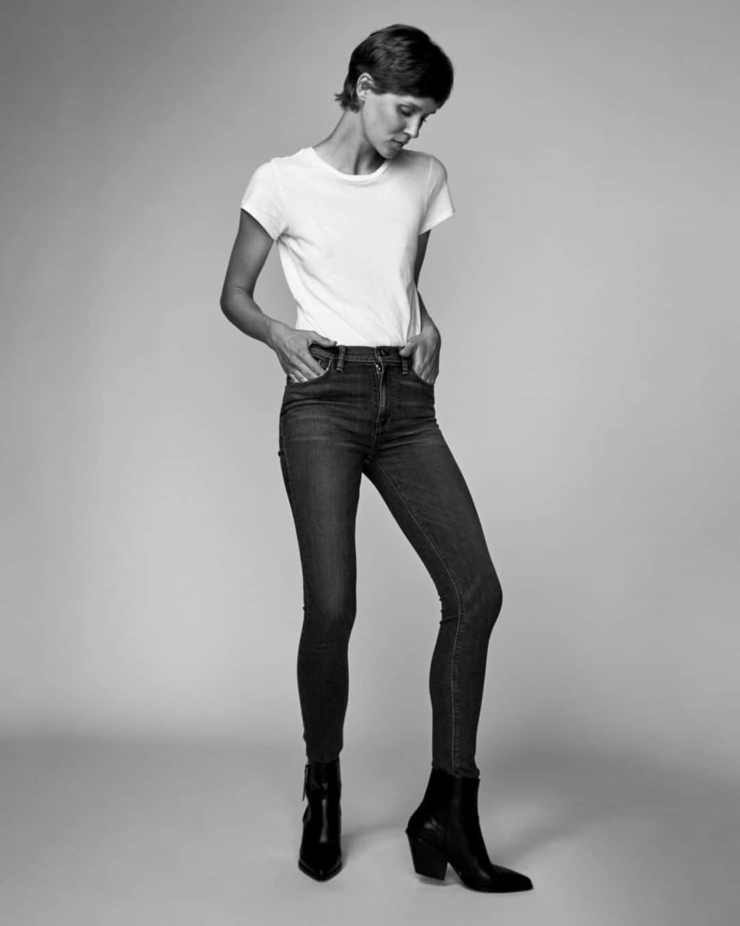 ハドソンのインスタグラム：「The Barbara. High. Body-hugging. All around very hard to beat. #HudsonJeans」
