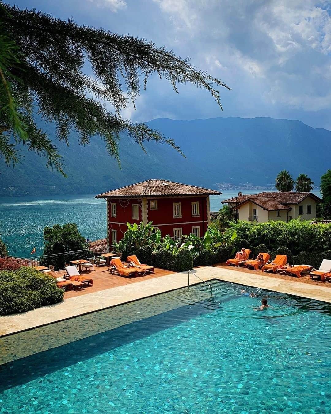 Travel + Leisureさんのインスタグラム写真 - (Travel + LeisureInstagram)「Live the quintessential Italian dream at this five-star hotel on Lake Como, voted one of the best resort hotels in Italy in this year's #TLWorldsBest Awards. Check out the full list of winners at our link in bio! #tlpicks courtesy of @pumlefebure」8月19日 3時45分 - travelandleisure