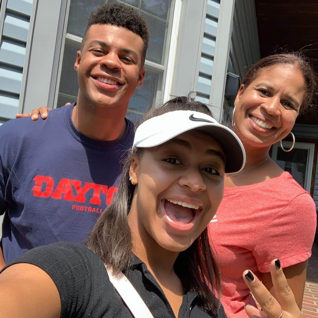 Nia Sioux Frazierさんのインスタグラム写真 - (Nia Sioux FrazierInstagram)「Took the big bro back to college today. Have the best junior year😝」8月19日 3時42分 - niasioux