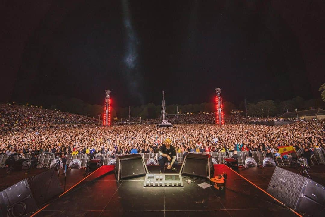 エド・シーランさんのインスタグラム写真 - (エド・シーランInstagram)「Leeds night #2 ! 📸 @zakarywalters #dividetour」8月19日 3時44分 - teddysphotos