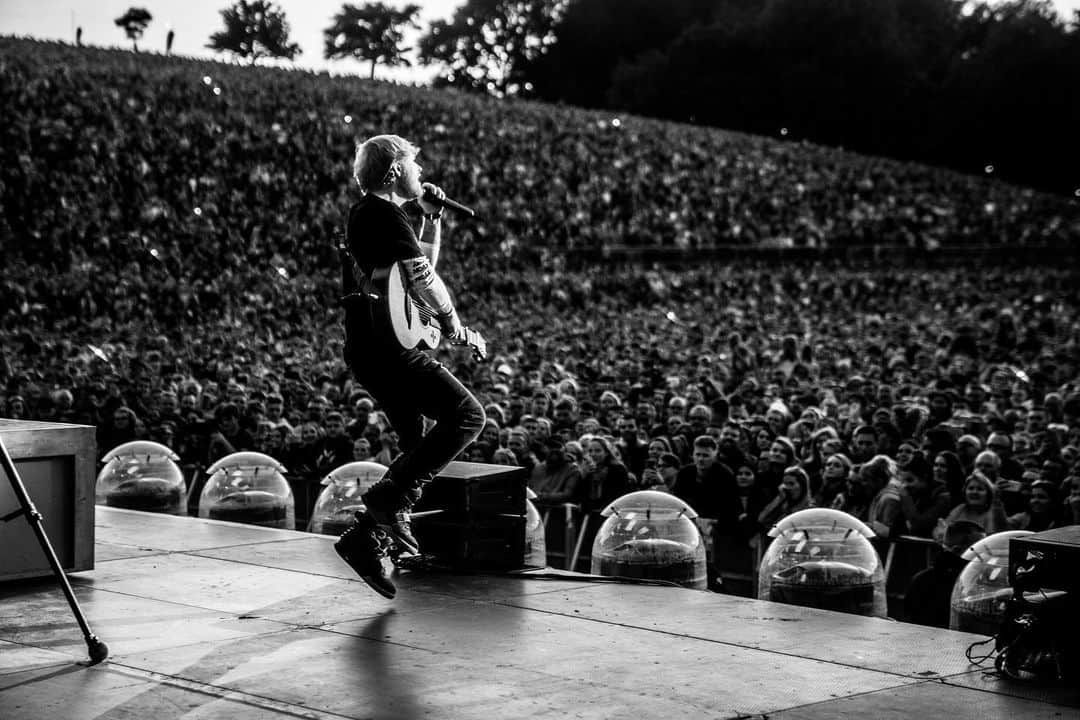 エド・シーランさんのインスタグラム写真 - (エド・シーランInstagram)「Leeds night #2 ! 📸 @zakarywalters #dividetour」8月19日 3時44分 - teddysphotos