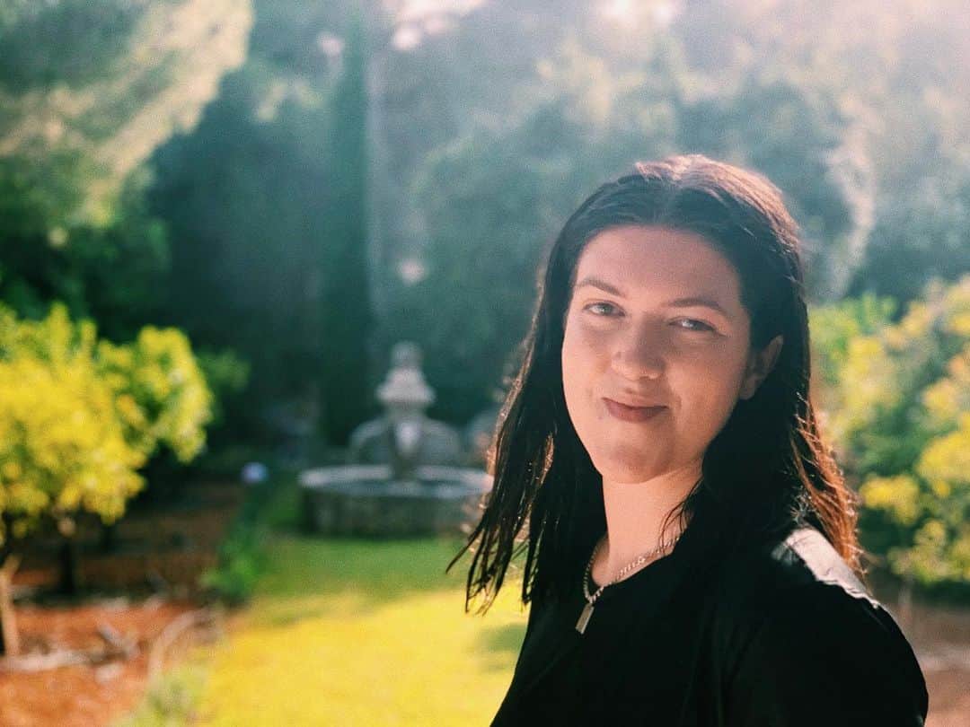 The xxのインスタグラム：「Today we celebrate our queen and supreme turning 30! “She is the mother I never had, she is the sister everybody would want, she is the friend that everybody deserves. I don’t know a better person. I DON’T KNOW a better person.” You’re loved Romy!! xx Oliver & Jamie xx」