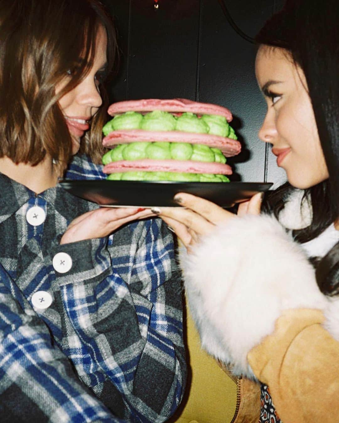 のインスタグラム：「Happy birthday to the only person I look longingly at even with a giant macaroon in my hand @maiamitchell! my sissy for life🍰❤️ so happy i get to do life with you, i love you more than postmates and all the cheesy 2000 movies in the world💋 thank you for being the ultimate friend, idk where i’d be without ya👼🏻」