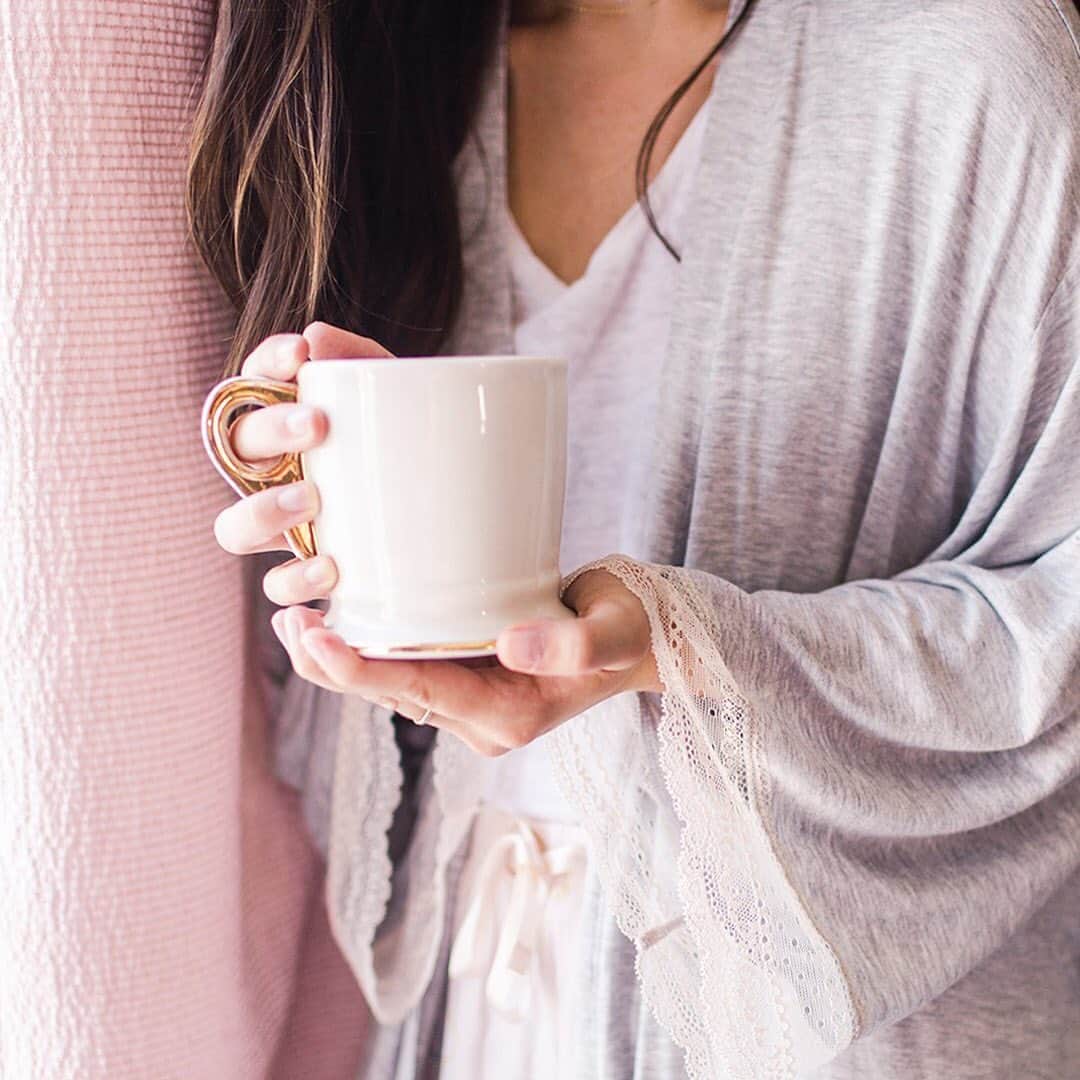 ロック&リパブリックのインスタグラム：「Your new cozy-up-with-coffee robe is here. ☕Tap to shop the @lclaurenconrad sleep collection. #lclauarenconrad #Kohls」