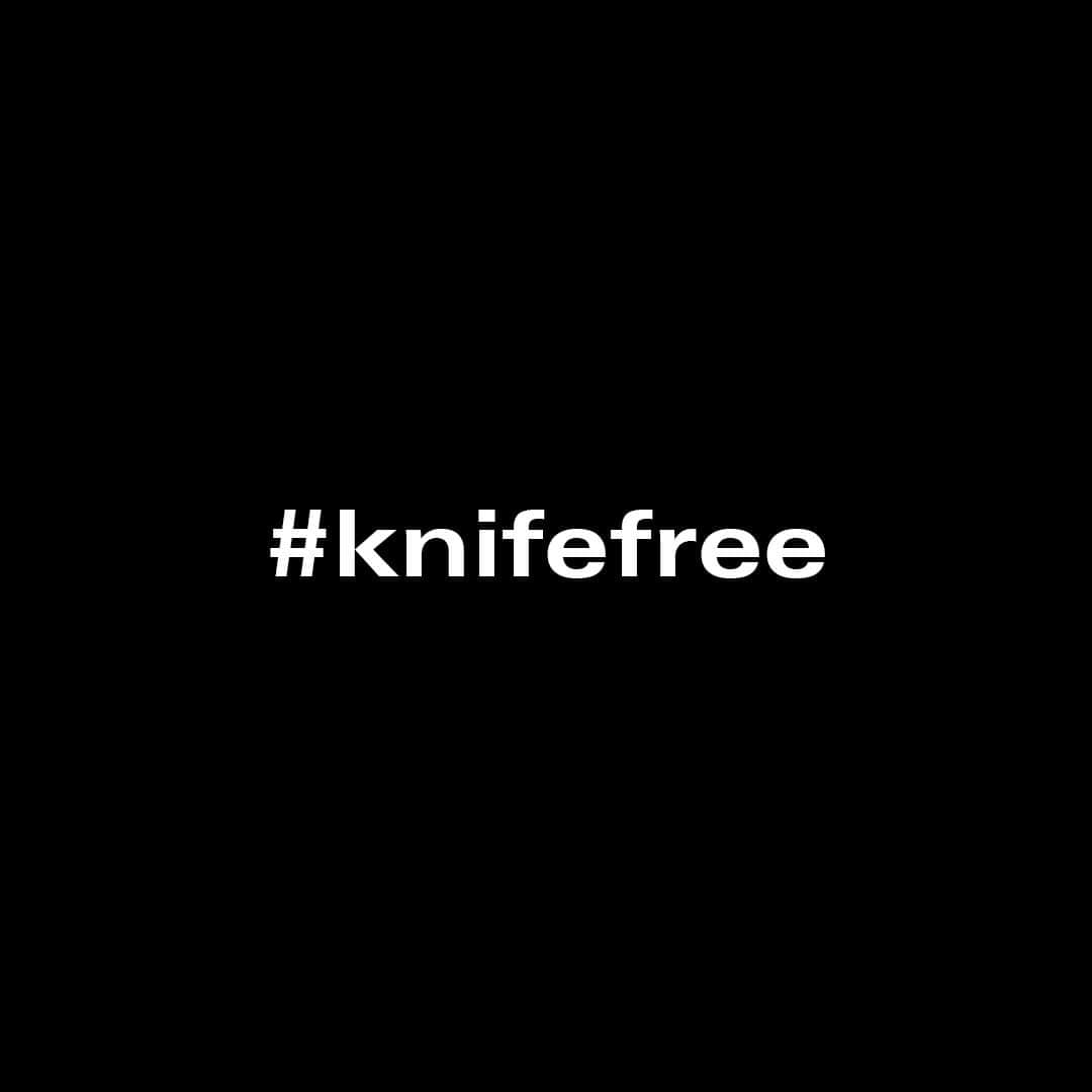 Dazed Magazineさんのインスタグラム写真 - (Dazed MagazineInstagram)「This week, the UK home office launched a frankly bizarre anti-knife crime campaign across chicken shops in England and Wales with over 321,000 black boxes printed with “real life stories to show people how they can go #KnifeFree.” ⁠ ⁠ Not only does the campaign reinforce racist stereotypes, but the idea that plugging money into redecorated chicken boxes and not into, say, the vital youth services that help break the cycle of violence shows the government’s willingness to demonise communities, rather than properly invest in them. ⁠ ⁠ WDYT of the campaign? 💬⬇️⁠ ⁠ #SoundOff」8月19日 4時00分 - dazed