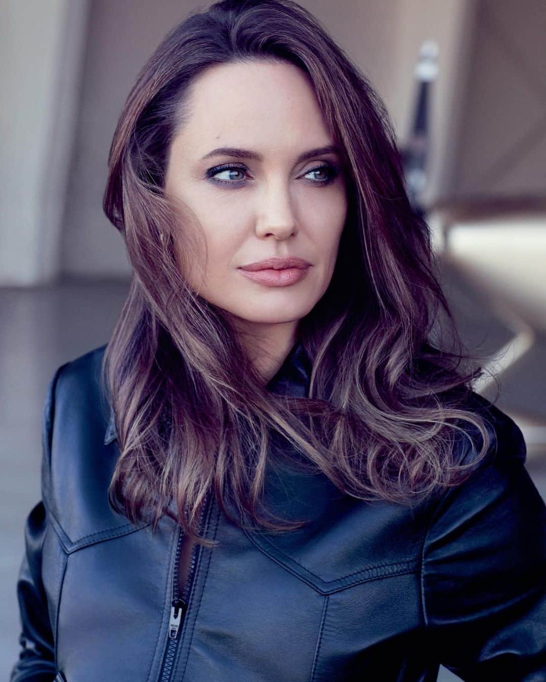 ELLE UKさんのインスタグラム写真 - (ELLE UKInstagram)「‘There is nothing more attractive – you might even say enchanting – than a woman with an independent will and her own opinions.’ Read Angelina Jolie in her own words in the September issue, out now.」8月19日 4時01分 - elleuk
