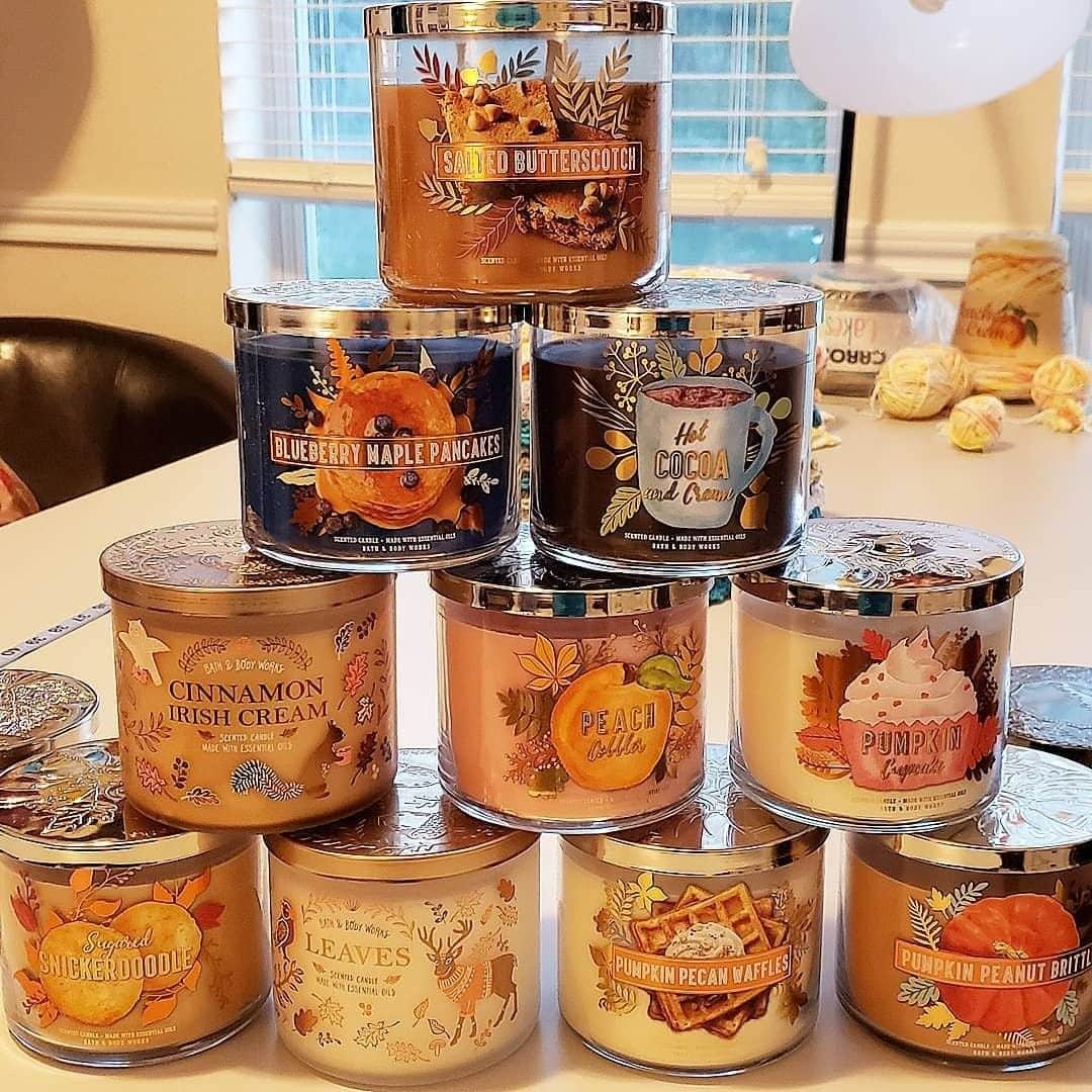 Bath & Body Worksさんのインスタグラム写真 - (Bath & Body WorksInstagram)「What's your favorite Fall Candle fragrance?! 👇」8月19日 4時01分 - bathandbodyworks