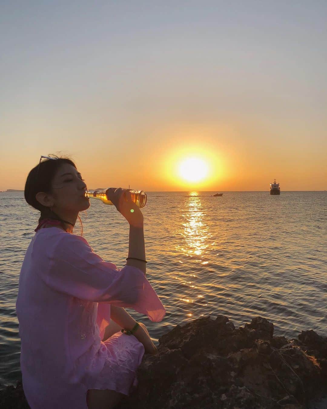亜里沙さんのインスタグラム写真 - (亜里沙Instagram)「Same place, Same sunset #2019 #2018 #Ibiza #alisa_in_ibiza」8月19日 4時04分 - alisa_0302