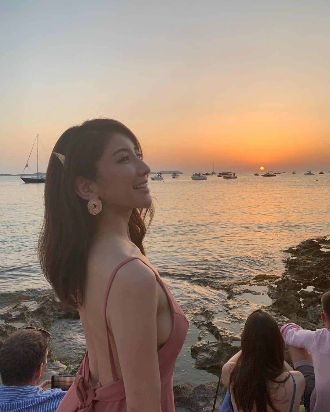 亜里沙さんのインスタグラム写真 - (亜里沙Instagram)「Same place, Same sunset #2019 #2018 #Ibiza #alisa_in_ibiza」8月19日 4時04分 - alisa_0302