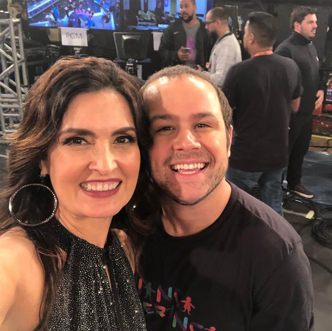 ファチマ・ベルナルデスのインスタグラム：「Bastidores do #criancaesperanca2019. @justneto me convidou pra mais uma aula. Vamos @biabonemer?」