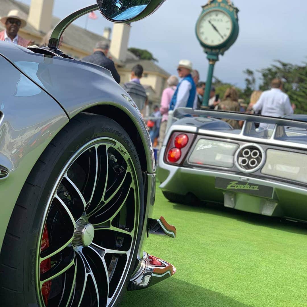 パガーニ・アウトモビリのインスタグラム：「Her majesty, the Zonda C12, the first-ever hypercar made by Pagani and the Roadster BC, the latest and most extreme street-legal Pagani of all time. Together at the Concept Lawn!  #pagani #discoveringbc #huayra #roadsterbc #zonda #zonda20 #zonda20anniversary #montereycarweek #montereycarweek2019 #conceptlawn #pirelli #pzero @paganinewportbeach 📸 @pagani_ty」