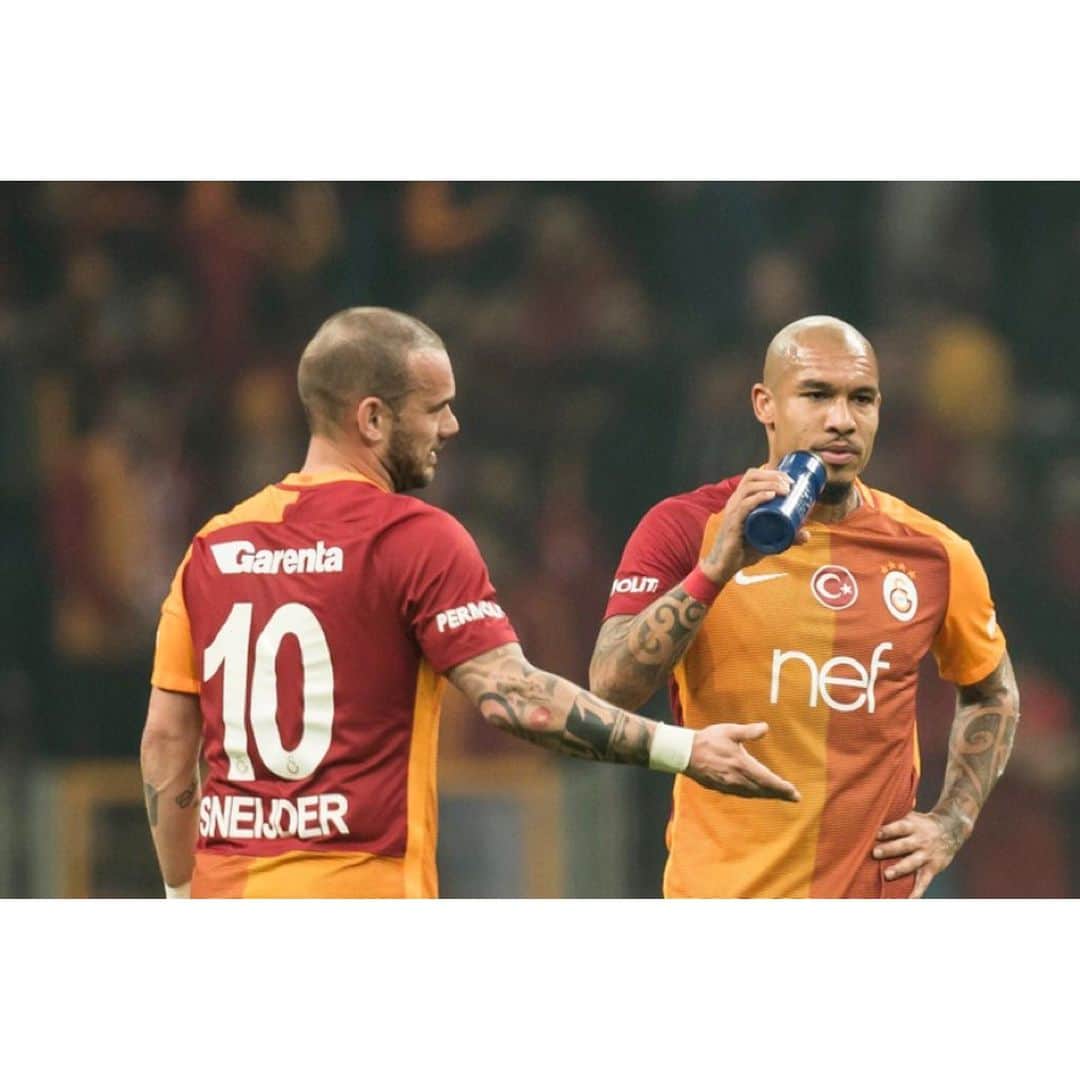 ナイジェル・デ・ヨングのインスタグラム：「What a career and what a player he was!! Another legend said goodbye to this beautiful game! Happy retirement brother! Never seen a player being so gifted with both feet!! It was an absolute pleasure playing at your side! ✨🏆 #EndOfaEra #ClassOf84 #Wesleybedankt #10」
