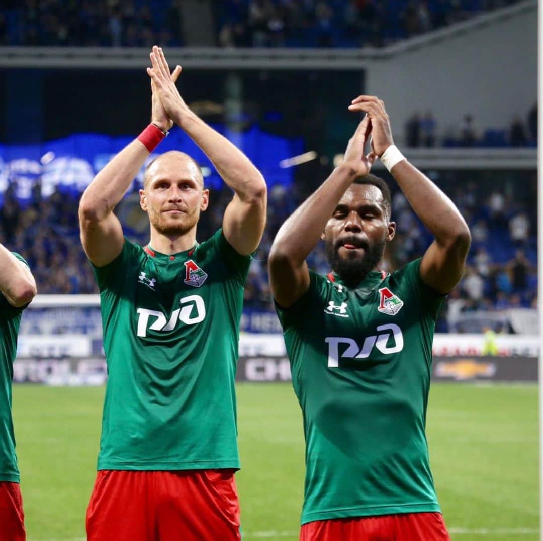 ベネディクト・ヘーヴェデスのインスタグラム：「Well done boys! Important win in a nice atmosphere. Thanks for the support! @fclokomotiv @idovubryan」