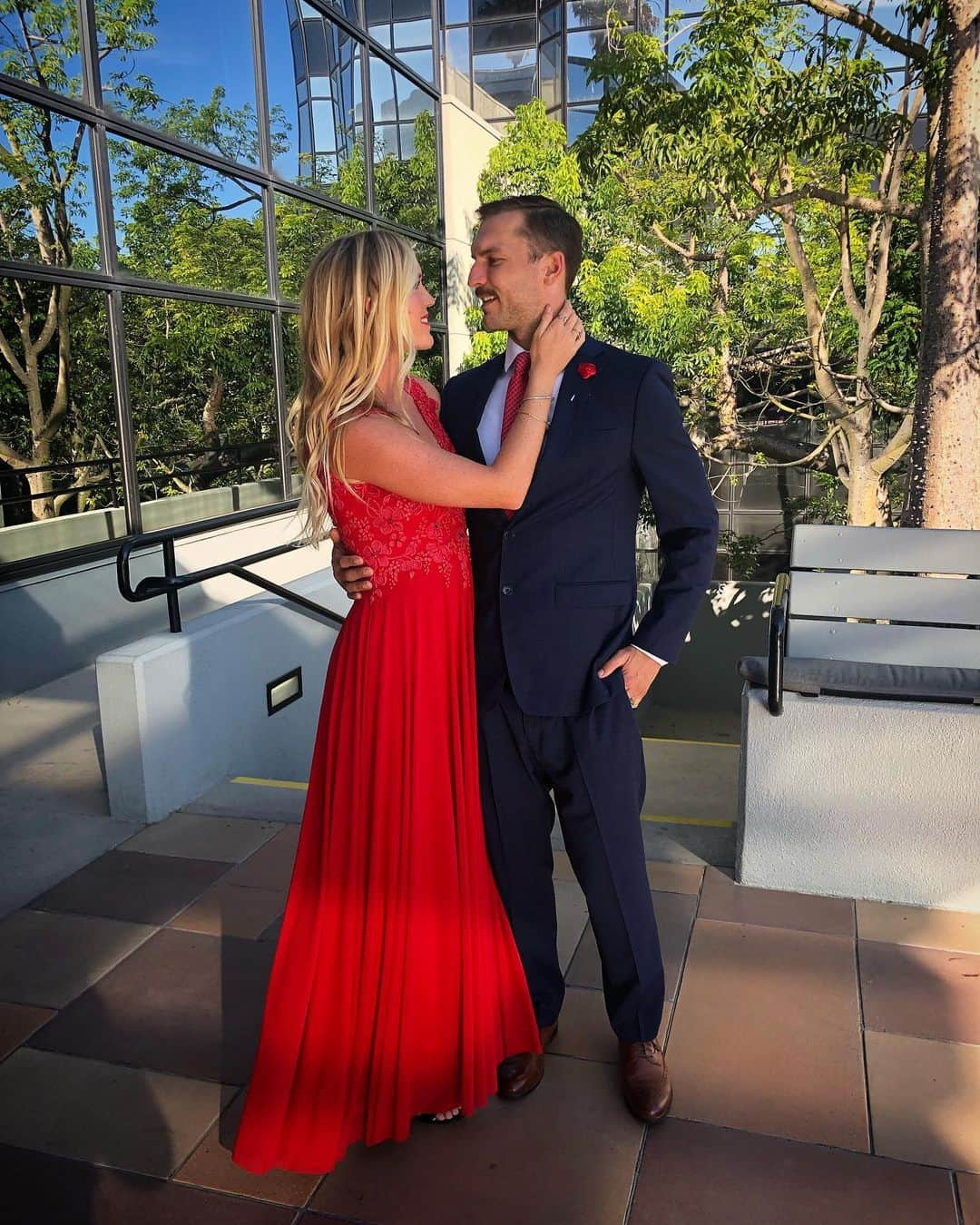 Bethany Hamiltonさんのインスタグラム写真 - (Bethany HamiltonInstagram)「Thankful to be celebrating us 6 years married today!!! 🥰✨💫」8月19日 4時26分 - bethanyhamilton