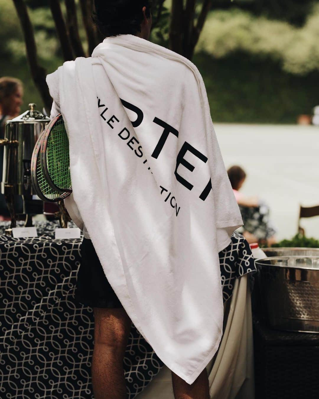 MR PORTERのインスタグラム：「Cooling off with MR PORTER 💦 #MRPORTERHamptons #HSClassic」