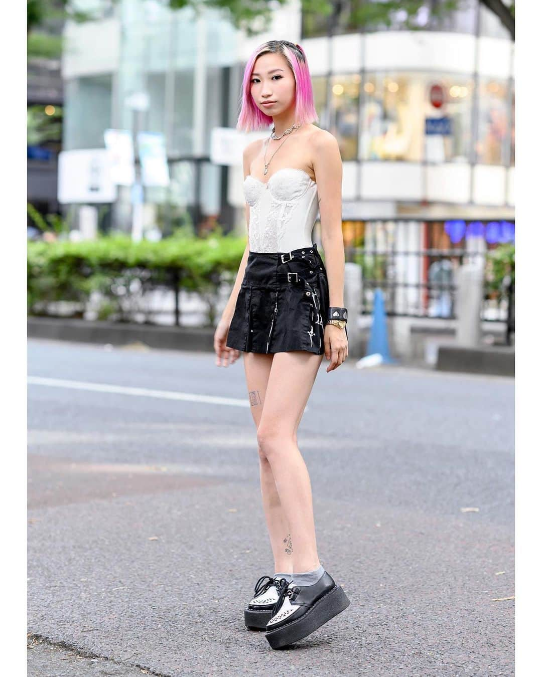 Harajuku Japanさんのインスタグラム写真 - (Harajuku JapanInstagram)「Pink-haired Crystal (@churrochaser) on the street in Harajuku wearing a vintage bustier top with a Lip Service vintage skirt and creepers by Japanese designer Junya Watanabe.」8月19日 4時45分 - tokyofashion