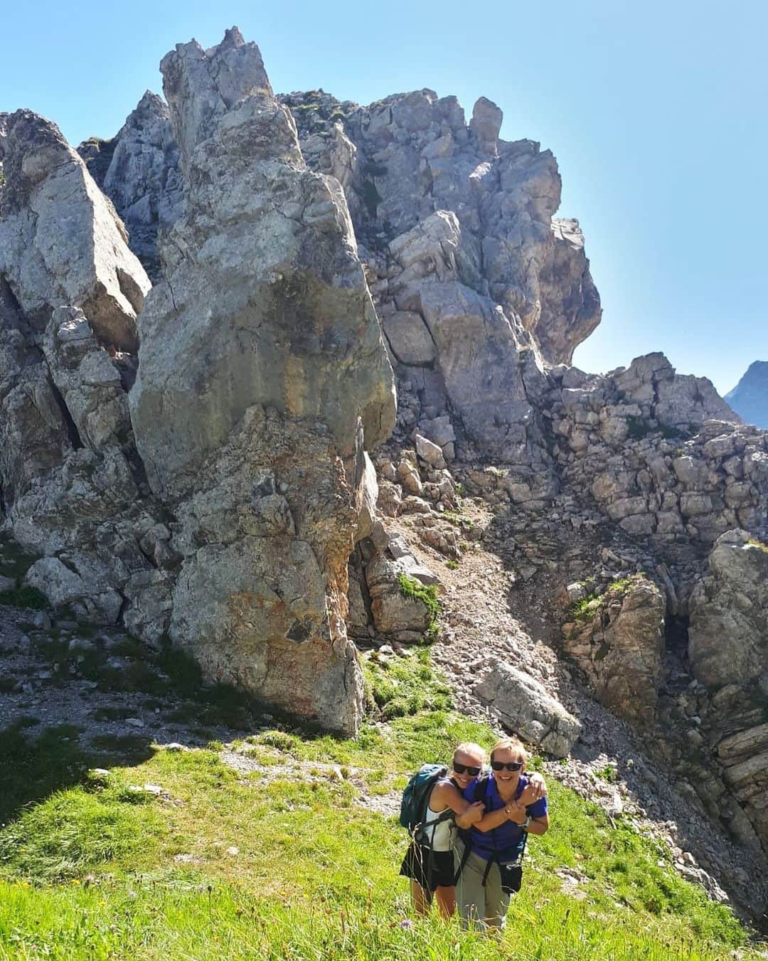 ユリア・シェチニンさんのインスタグラム写真 - (ユリア・シェチニンInstagram)「Important things aren’t things 🙃 • #happiness #familytime #switzerland #home #summer #hiking #love #mountains #nature #fitness」8月19日 4時52分 - iouliachtchetinina