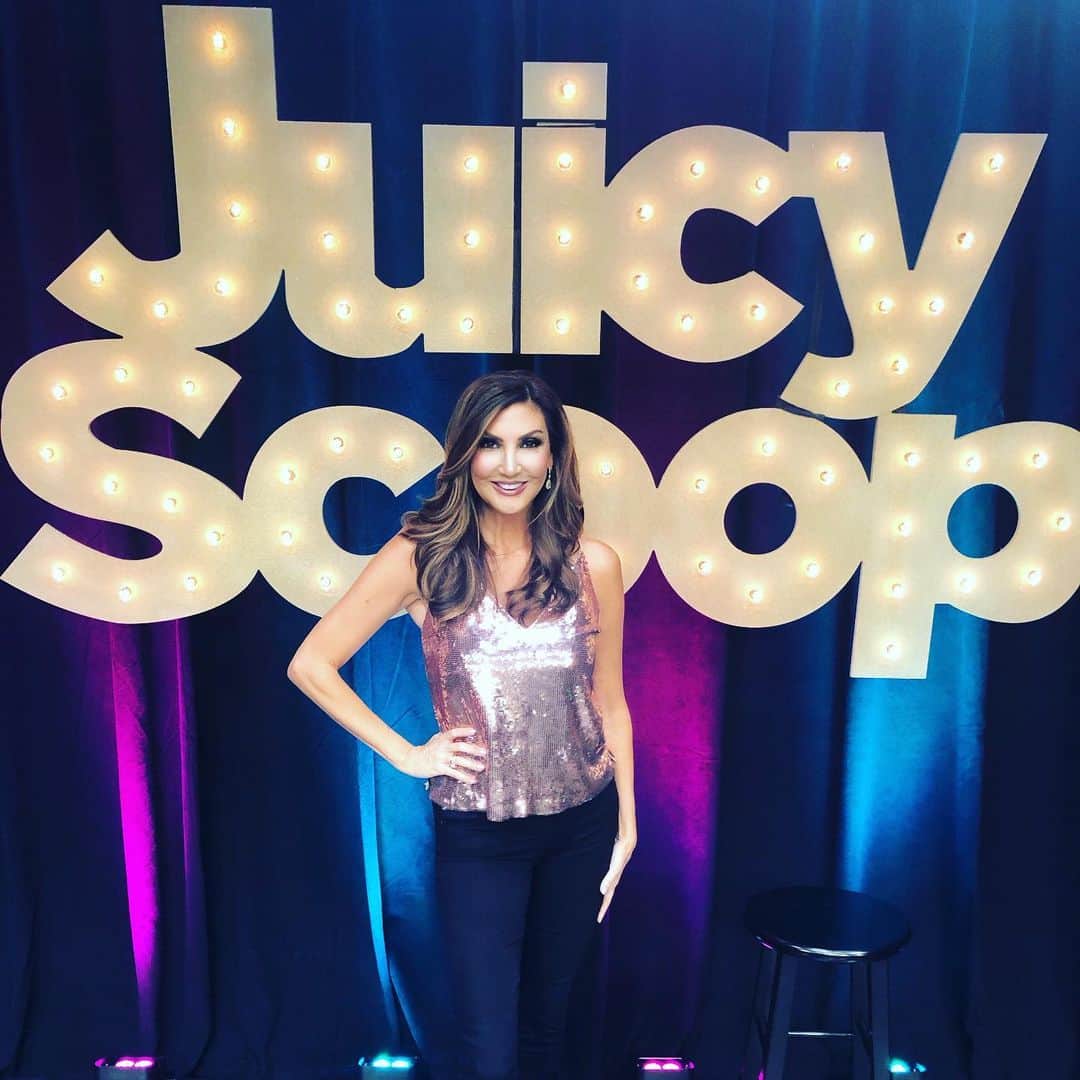 ヘザー・マクドナルドのインスタグラム：「Tonight come to my #live #juicyscoop podcast with the hilarious @fortunefeimster at 7pm tonight Sunday @irvineimprov some tix still available. We will be discussing #southerncharm #realhousewives #TylerHenry #90dayfiance #mileycyrus #Edsmart #vanderpumprules surprise guest! Thank you for the 2 #soldoutshows last night for my #standupcomedyspecial taping!」