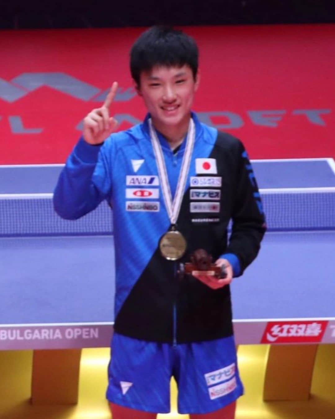 張本智和のインスタグラム：「2019年ワールドツアー初優勝することができました🥇 今年はここまで本当に苦しかったけどやっと一つ結果が出て嬉しかったです🏆 ここで満足せずこれからも頑張ります💪」