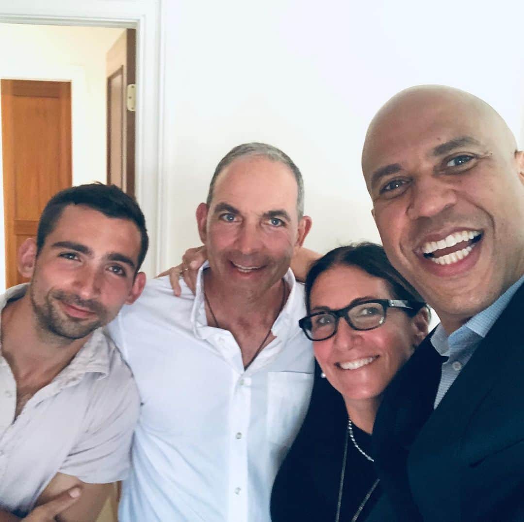 ボビー・ブラウンのインスタグラム：「Senator @corybooker is as inspiring as he is brilliant. And his height allows him to take the perfect selfie.i love all these peeps in this picture ❤️」