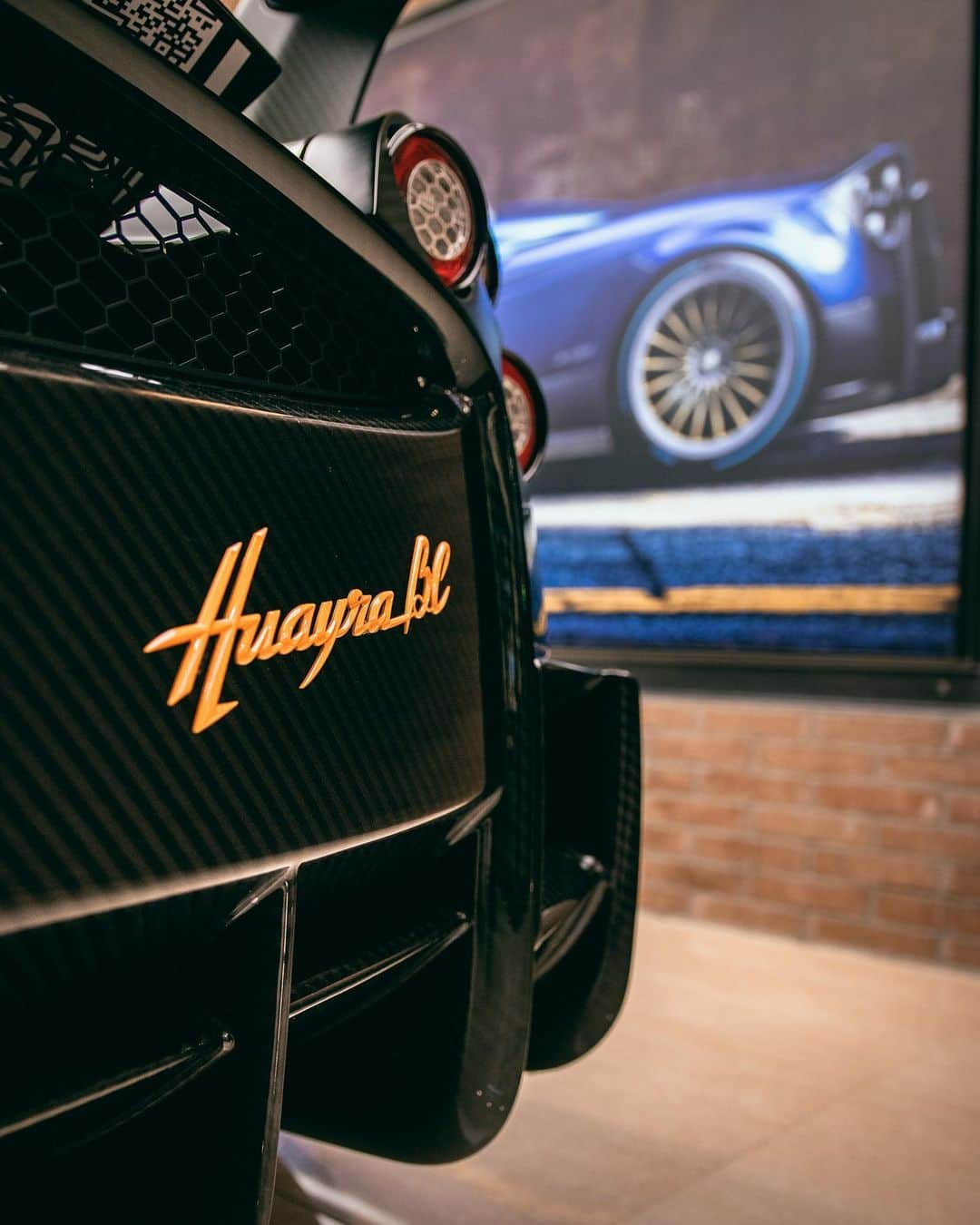 CarsWithoutLimitsさんのインスタグラム写真 - (CarsWithoutLimitsInstagram)「Green Carbon Huayra BC  Photo @maxparkesphoto Set 3/5 @paganiautomobili @gregb.23  #carswithoutlimits #pagani #huayrabc #huayra @pfaffpagani」8月19日 5時20分 - carswithoutlimits