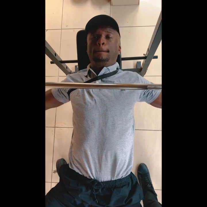 Fuse ODGのインスタグラム：「Ooiiii @1realjoeyb killed itttt 🔥🔥🔥🔥🇬🇭 Full video on YouTube (Link up there👆🏿) and Instrumental is in the YouTube description..join in by recording yourself selfie stylie, upload and hashtag:  #SelfieCypherChallenge  #CoolDown  #567  A ra ra rahhhh」