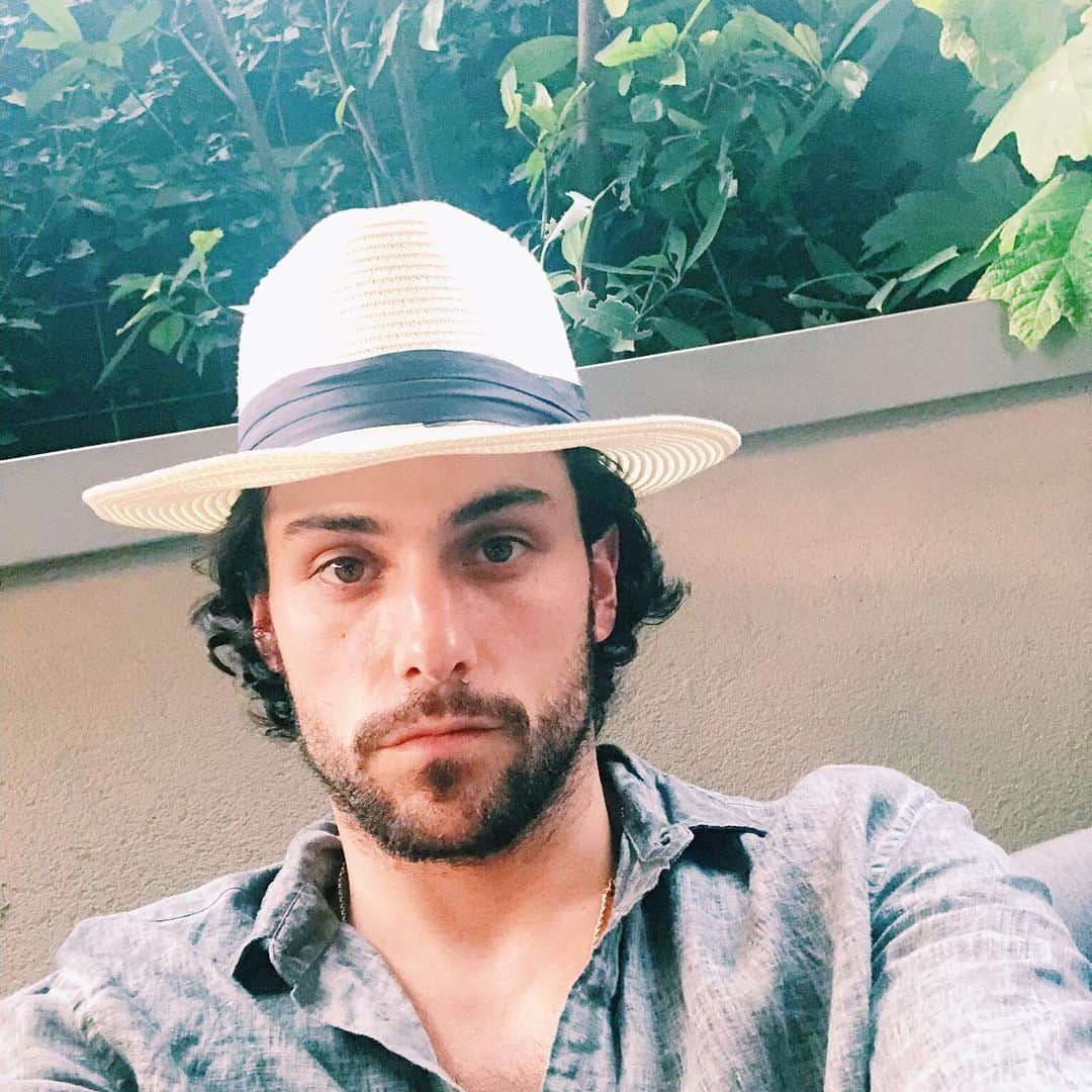 ジャック・ファライーさんのインスタグラム写真 - (ジャック・ファライーInstagram)「Thinking of becoming a hat guy」8月19日 5時24分 - jackfalahee