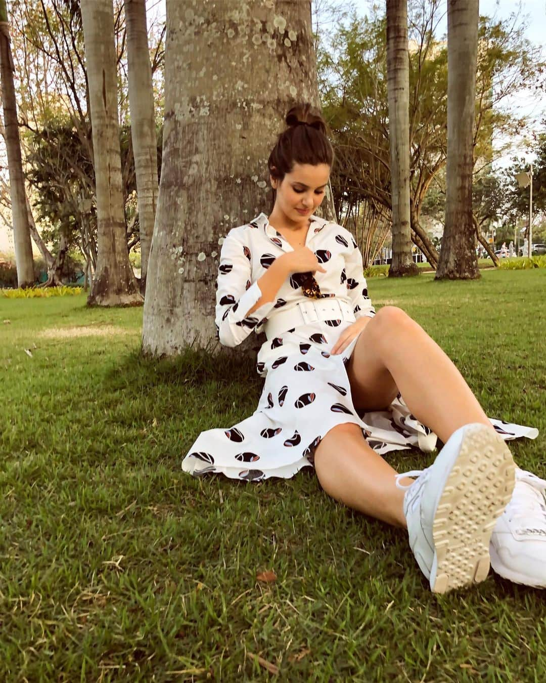 Camila Queirozさんのインスタグラム写真 - (Camila QueirozInstagram)「Curtindo esse finzinho de Domingo com a energia  da natureza.☀️🙏🏼✨ Vestido @mariafilo」8月19日 5時28分 - camilaqueiroz