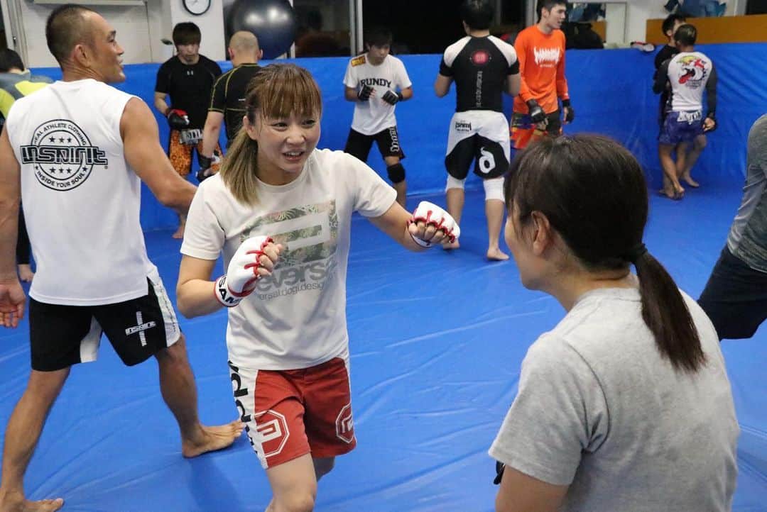 佐藤ルミナさんのインスタグラム写真 - (佐藤ルミナInstagram)「初心者からトッププロ選手まで参加してくれた8.17宇部修斗セミナー。短い時間でしたが『繋ぎ』に重点を置いた自分なりのオールドスクールな修斗は伝えられたと思います。宇部は年内にアマ修斗開催予定もあり今後が非常に楽しみなエリア。今回のセミナー開催に尽力してくれたアマ修斗委員会中国副支局長宮崎さん @miyazaki.kiyotaka はじめ関係者と参加者の皆様に改めて感謝致します🙏 ※売上の一部はセイブ・ザ・ヒロシマに寄付致します。#佐藤ルミナ修斗セミナーin山口 #ruminashootoseminar #山口 #宇部 #修斗 #修斗伝承 #shooto #mma #catchwrestling」8月19日 10時56分 - ruminasato