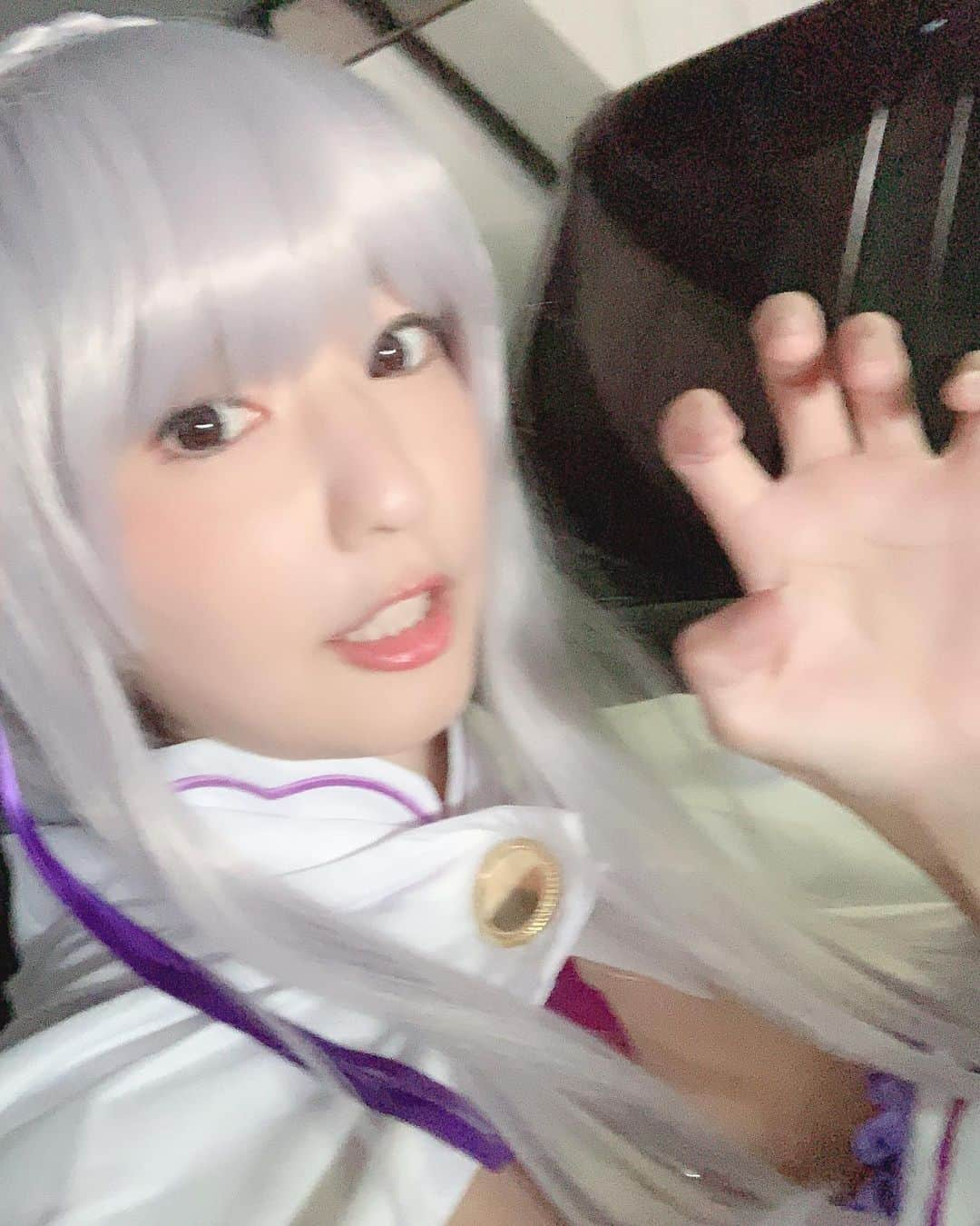 渚のインスタグラム：「昨日はリゼロのエミリアのコスプレで占いブースでした！  #リゼロ #reゼロから始める異世界生活 #cosplay #cosplayer #コスプレ #selfie」