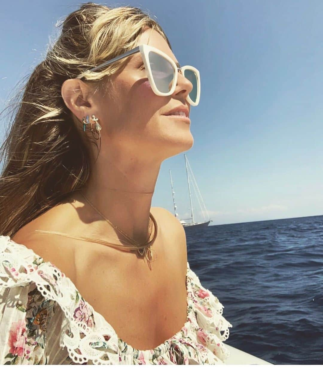 quayaustraliaさんのインスタグラム写真 - (quayaustraliaInstagram)「Living the dream 💭 Megababe @heidiklum out at sea in REINA pearl/rose 👑🌊 #QUAYXJLO #QUAYAUSTRALIA」8月19日 5時32分 - quayaustralia