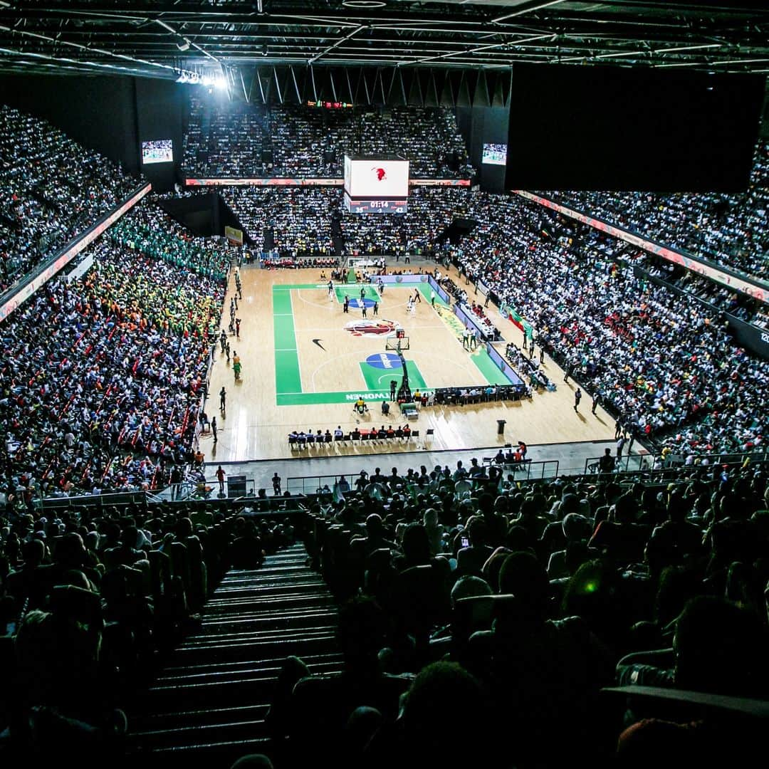 FIBAさんのインスタグラム写真 - (FIBAInstagram)「15.000 seats ✅ 🏀 #DakarArena #AfroBasketWomen #Final」8月19日 5時34分 - fiba