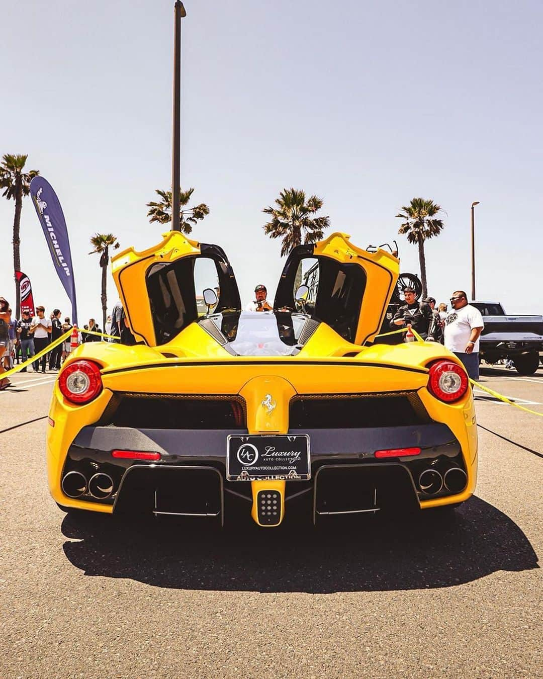 CARLiFESTYLEさんのインスタグラム写真 - (CARLiFESTYLEInstagram)「LaFerrari doors🤤 Yea or No? Owner @wiresonly #carlifestyle Photo @bap_sd」8月19日 5時48分 - carlifestyle