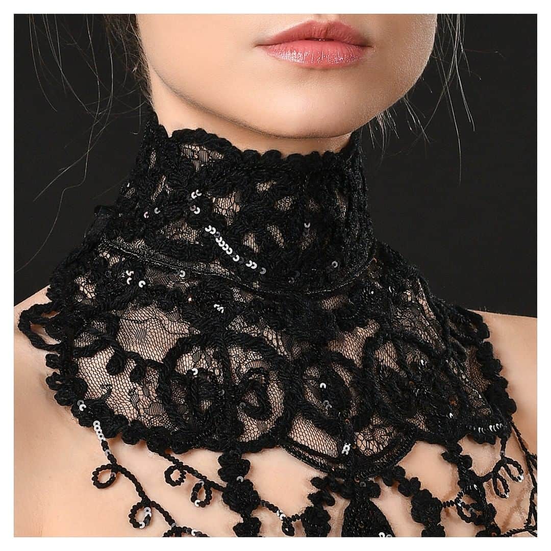 アンフォンテーヌさんのインスタグラム写真 - (アンフォンテーヌInstagram)「The Precious Faneva | Sumptuous black lace for the ultimate statement.  #AFStyled #AnneFontaine #LesPrecieuses  #TheNewClassic #Faneva #Mode」8月19日 5時46分 - annefontaine