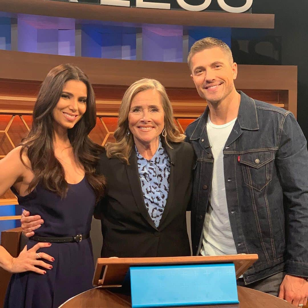 ロゼリン・サンチェスさんのインスタグラム写真 - (ロゼリン・サンチェスInstagram)「Great time competing and having laughs with @meredithvieira and @ebwinter on @25wordsorlesstv Can’t wait for all of you to watch it!!!!」8月19日 5時47分 - roselyn_sanchez