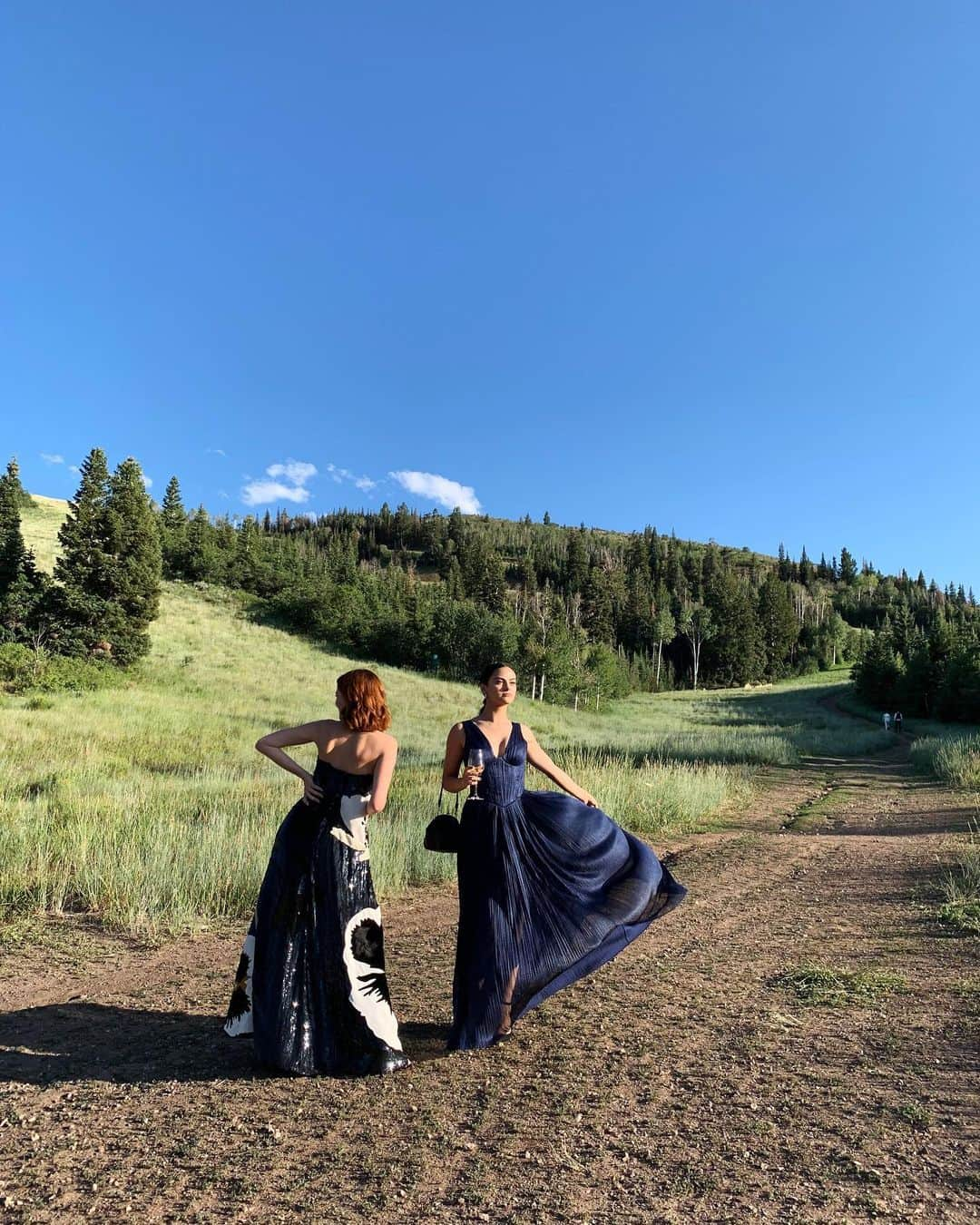 カミラ・メンデスさんのインスタグラム写真 - (カミラ・メンデスInstagram)「hey @tracybrennan can you get married every weekend please」8月19日 5時54分 - camimendes