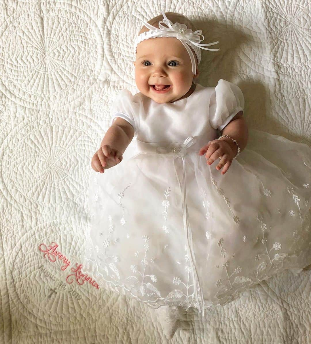 ライアン・ルアのインスタグラム：「🎀✝️💎A perfect day for Avery’s baptism!  It’s a blessing to see how much she is loved by our #family and #friends every single day 🔑  A special thank you to her god parents @rees_rua and @bcrapo2 🙏🏼 God Bless you Daddy’s girl🥰」