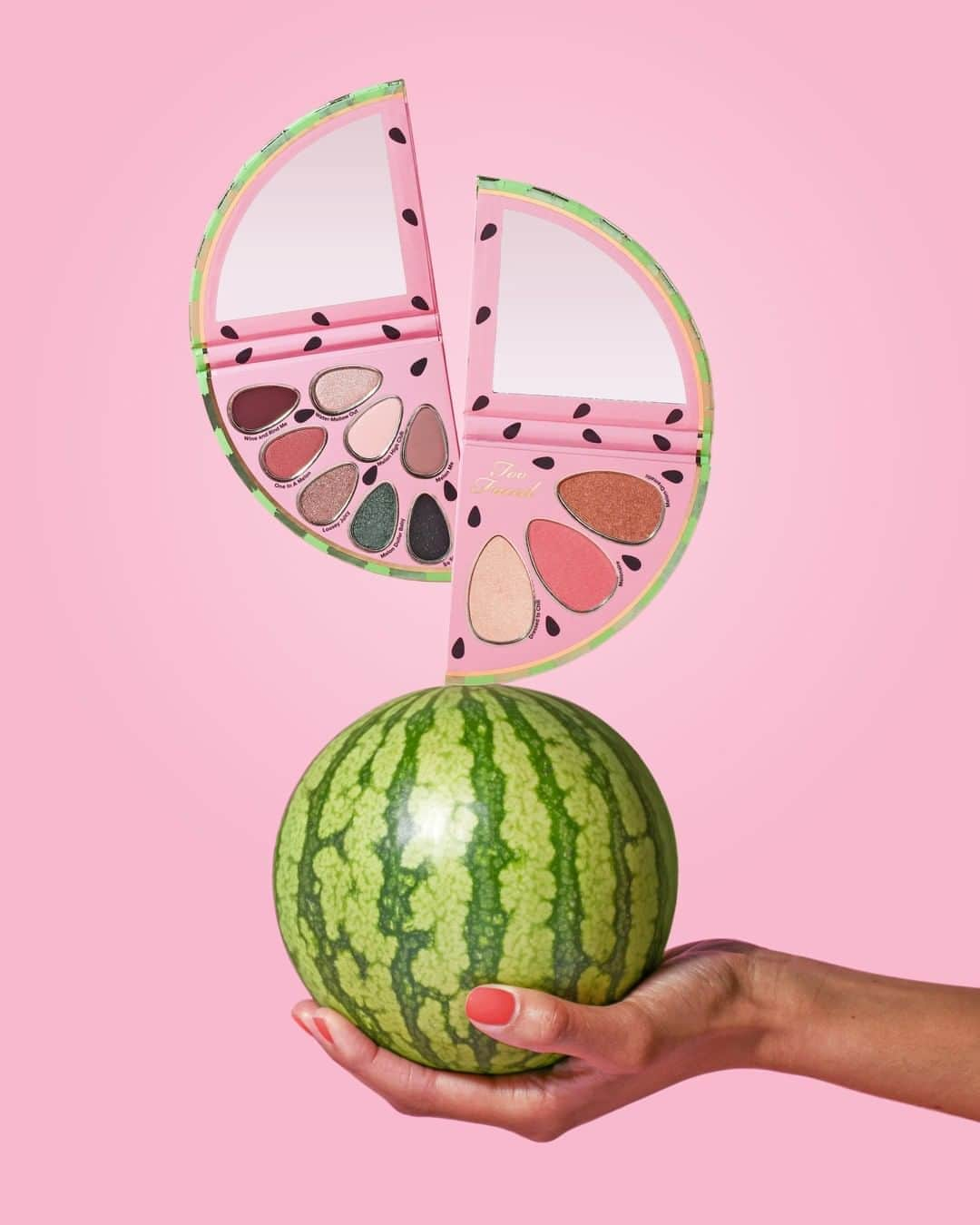 Too Facedさんのインスタグラム写真 - (Too FacedInstagram)「3 reasons to get your hands on our NEW Watermelon Slice Face and Eye Palette 😉 🍉 Highly pigmented 🍉 One-swipe payoff 🍉 Fresh watermelon scent #toofacedtutti #toofaced」8月19日 6時00分 - toofaced