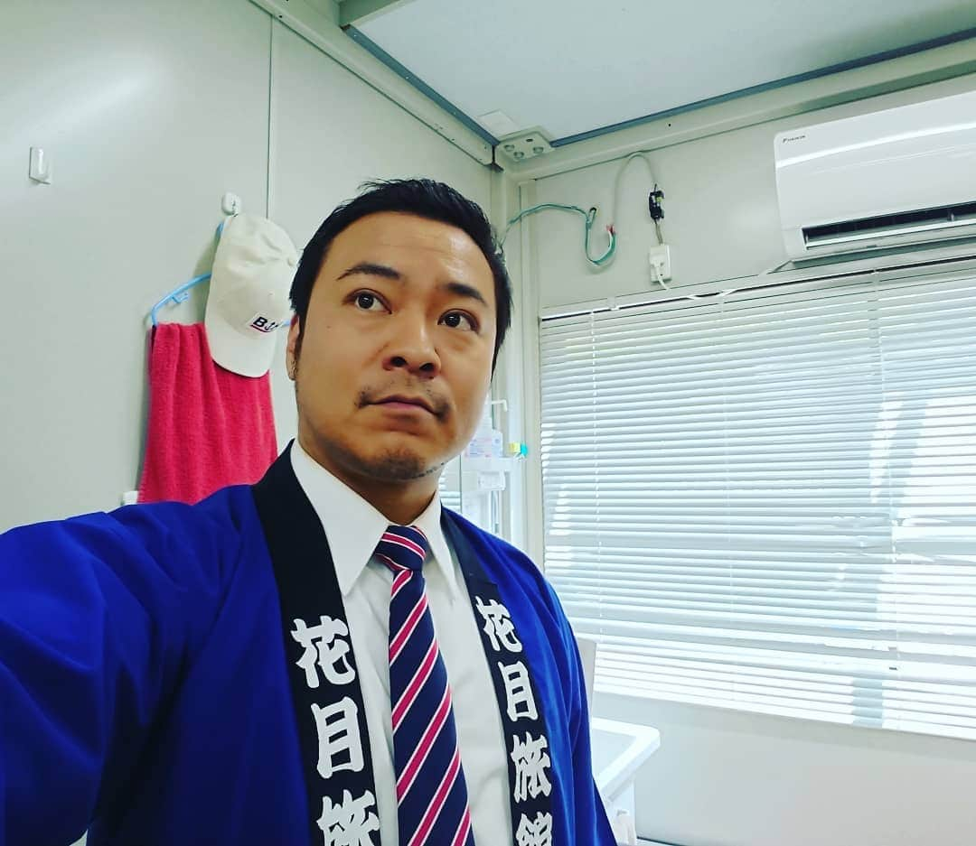 高井俊彦さんのインスタグラム写真 - (高井俊彦Instagram)「【２０１９年新喜劇４５発目✨】 よしもと西梅田劇場信濃リーダー週新喜劇😃✌️ 花月旅館番頭役✨  本日、楽日😆👍 信濃リーダーと言えば大どんでん返しストーリーと若手サプライズ起用‼️ 夏にぴったりな涼しく面白く最後にジンとする新喜劇を是非観に来て下さい⤴️⤴️⤴️」8月19日 6時08分 - takai_toshihiko